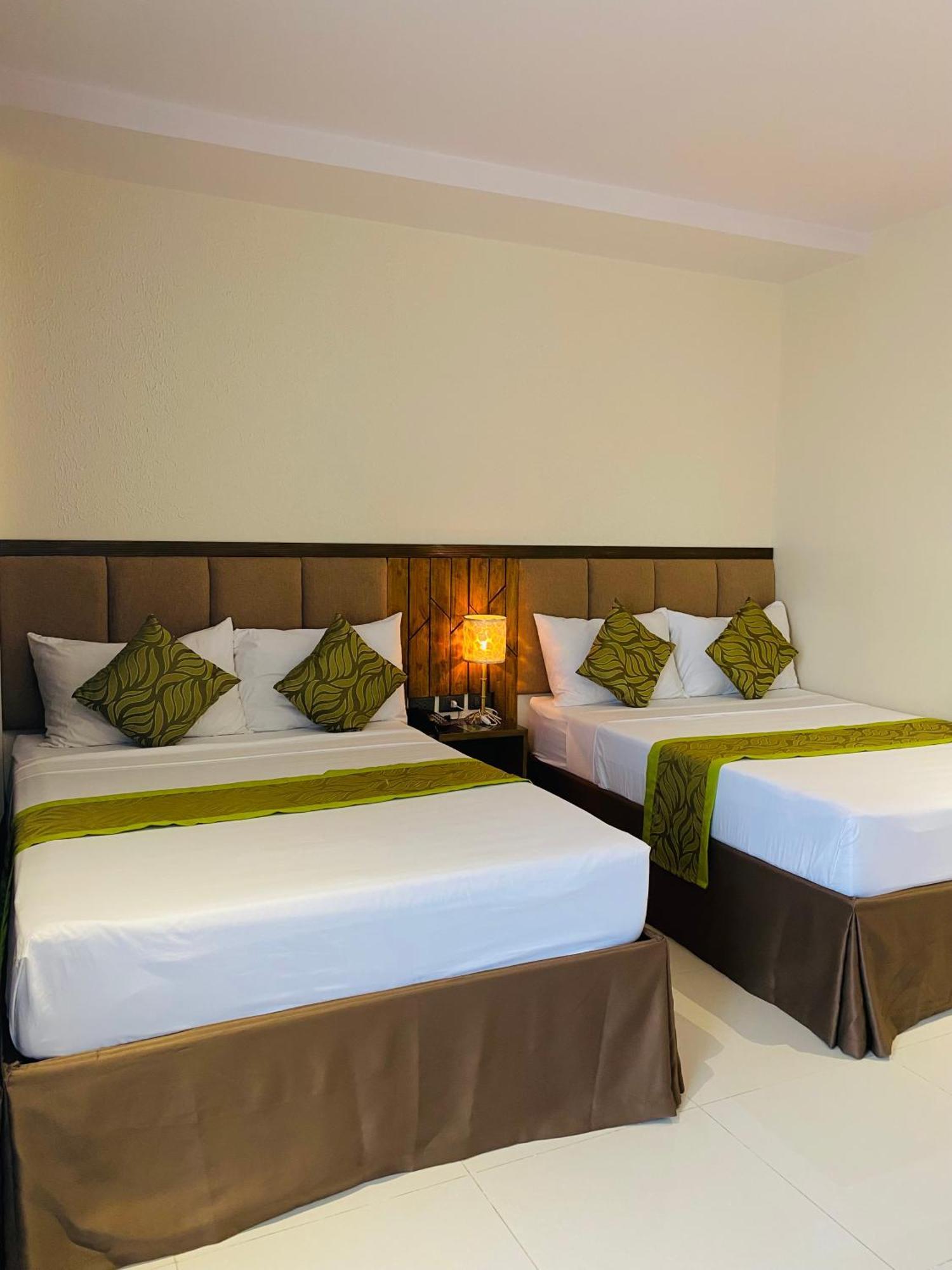 Maxi Hotel And Event Center Tagbilaran Exterior foto